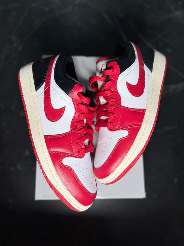 Jordan 1 Low Reverse Black Toe - 1