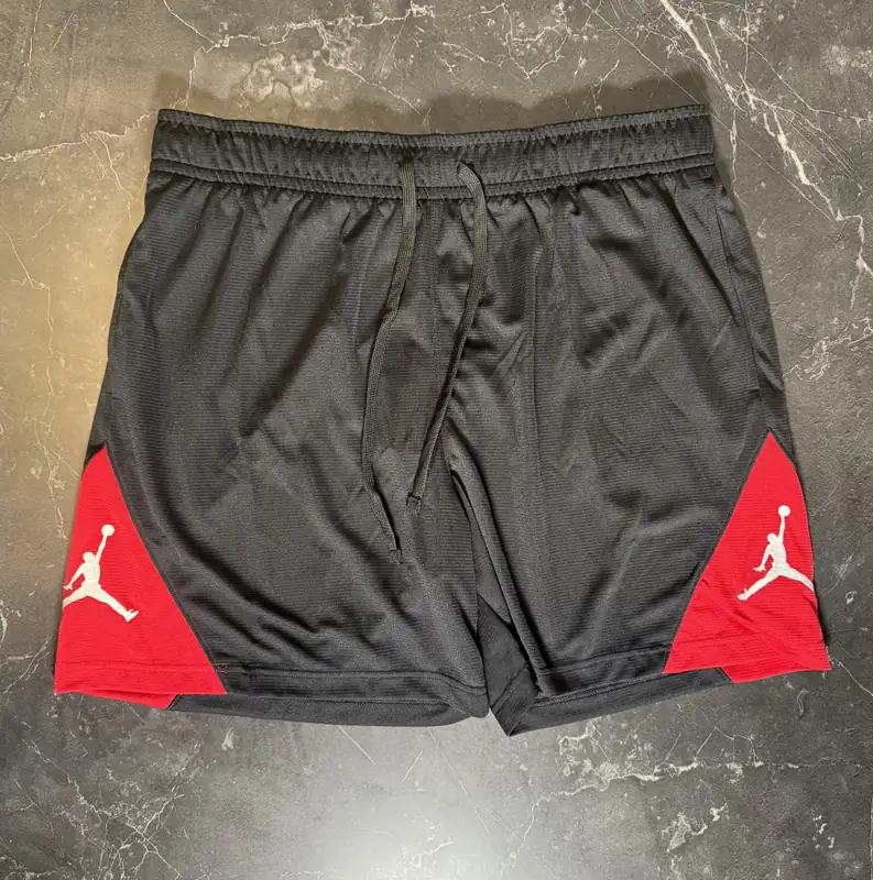 Jordan Diamond Black Red Short - 1