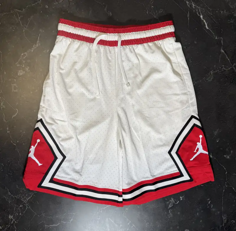 Jordan Diamond White Red Short - 1